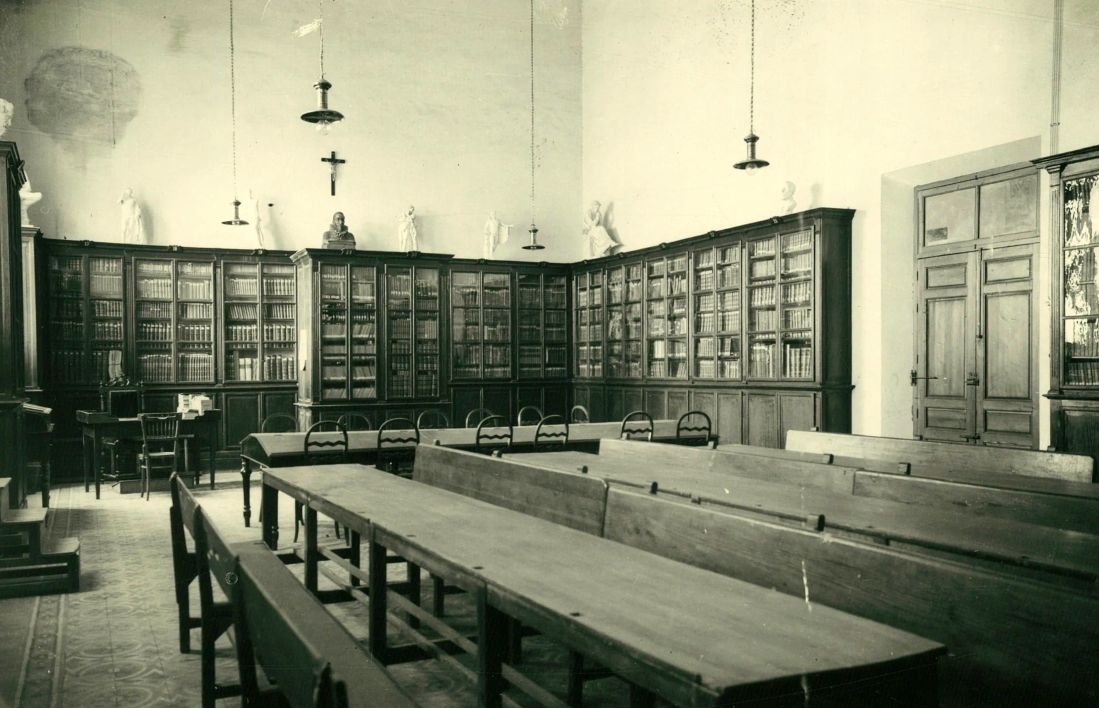 Biblioteca Instituto Padre Suarez · Granada