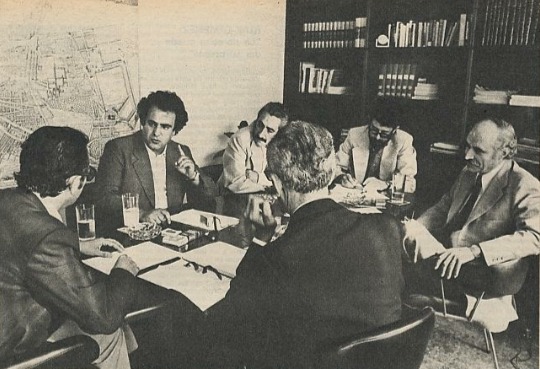 Triunfo · La Oposicion Ante la Crisis