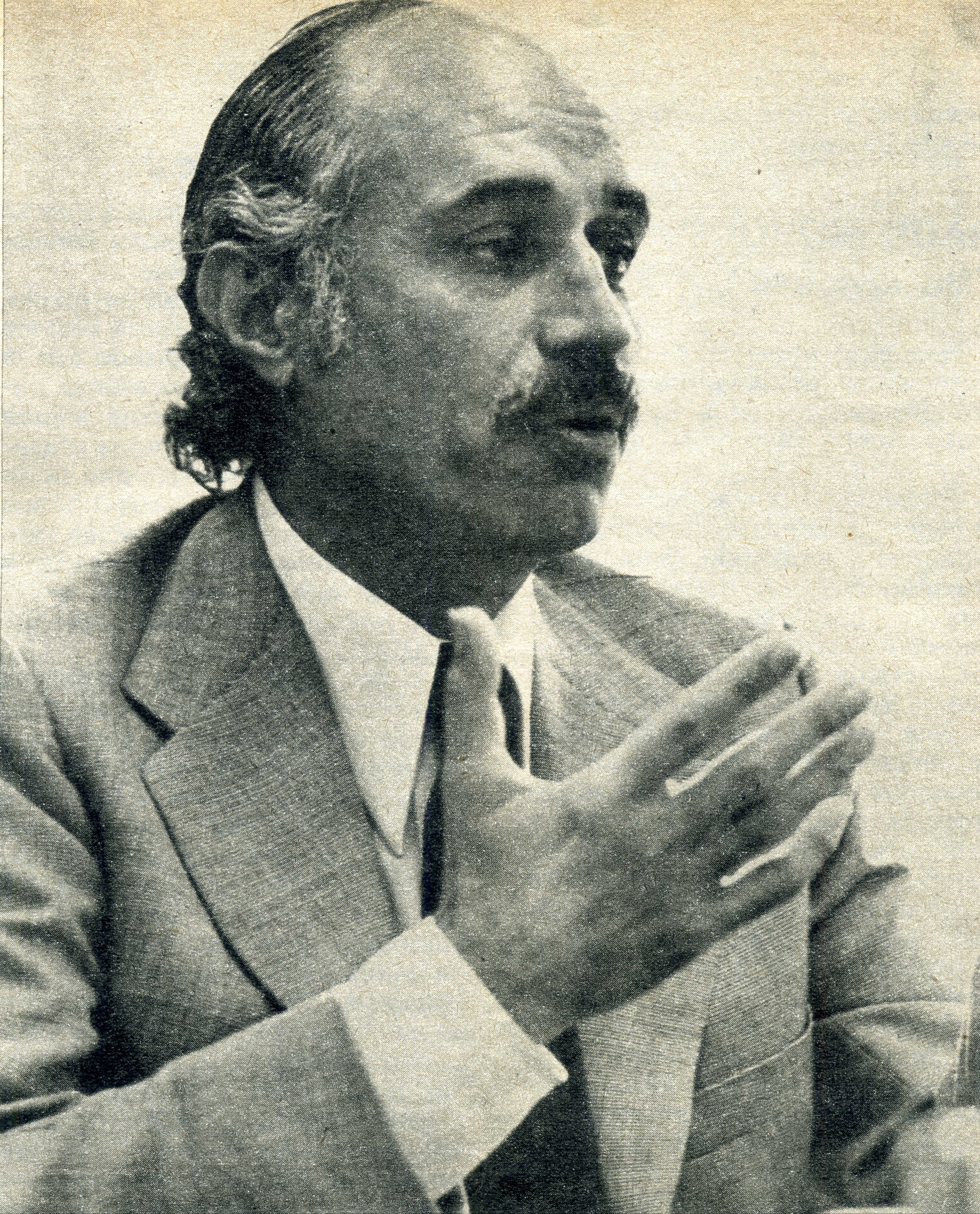 Triunfo · La Oposicion Ante la Crisis